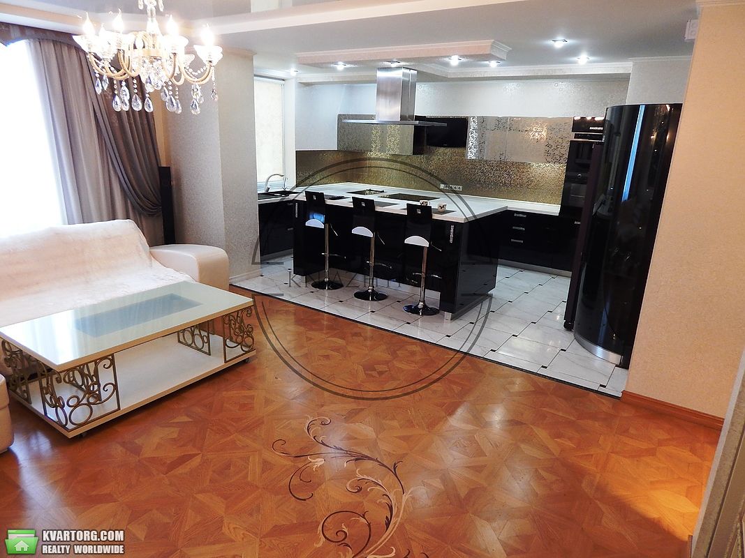 Rent out 4-room apartment. Киев,  Днепровская наб — photo 1