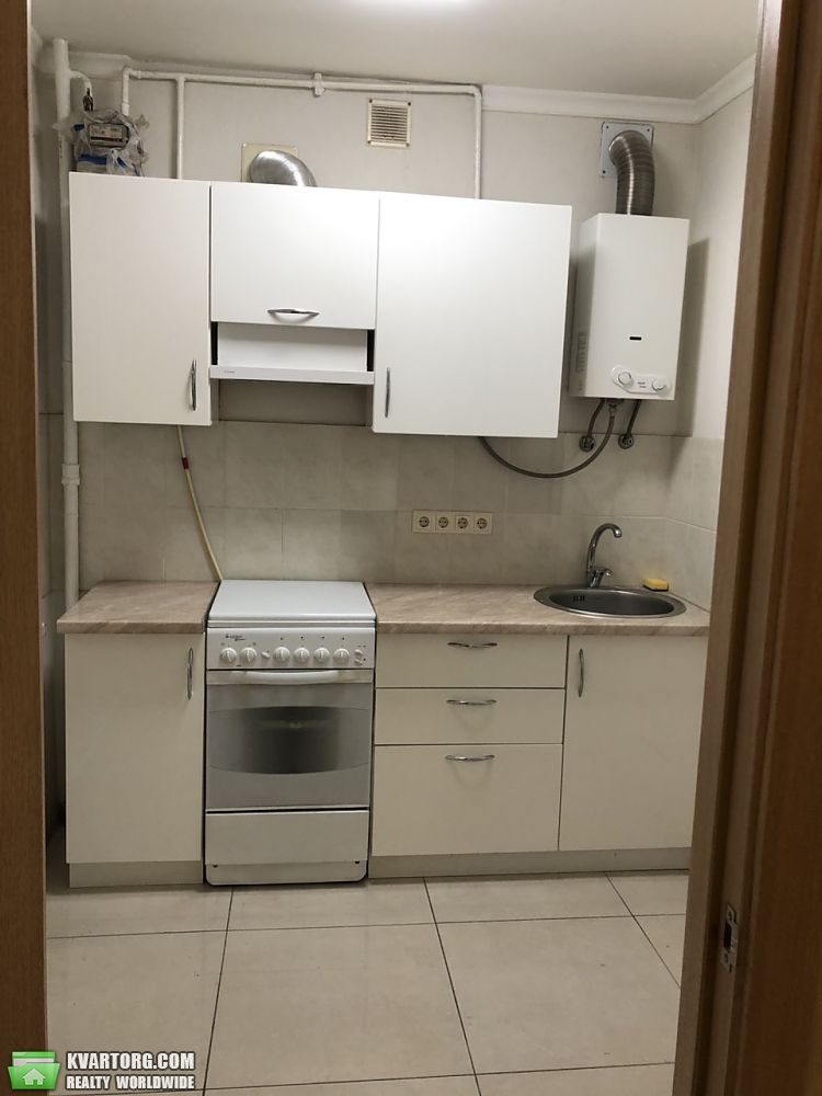 Rent out 1-room apartment. Киев,  Набережно-Луговая — photo 3
