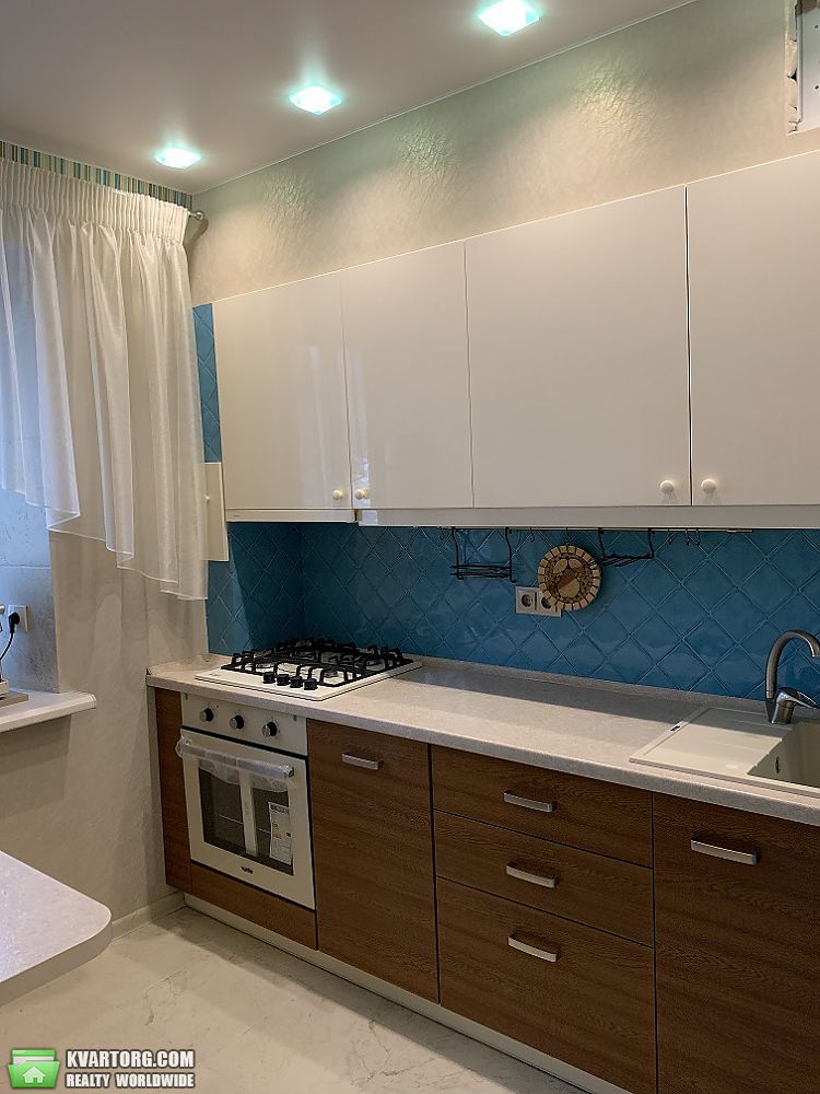 Rent out 2-room apartment. Киев,  Дегтяревская — photo 1