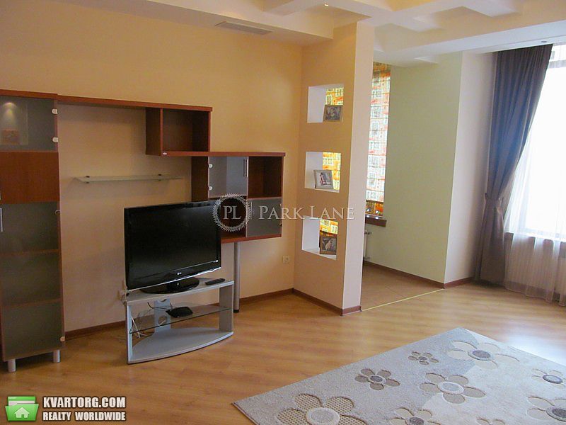 Rent out 2-room apartment. Киев,  Жилянская — photo 1