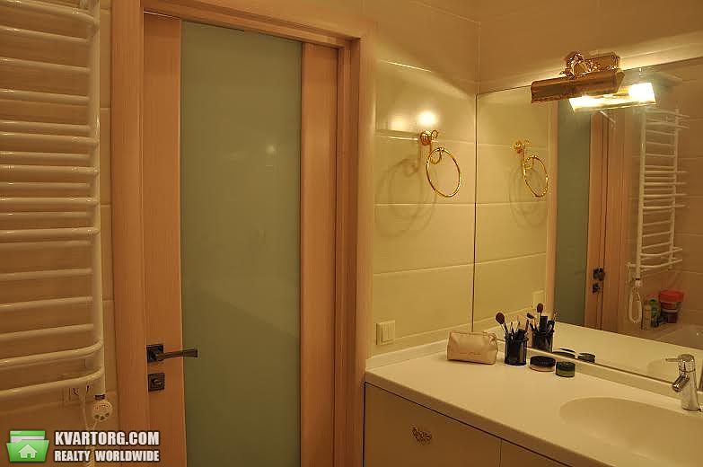 Rent out 1-room apartment. Киев, Жилянская — photo 3