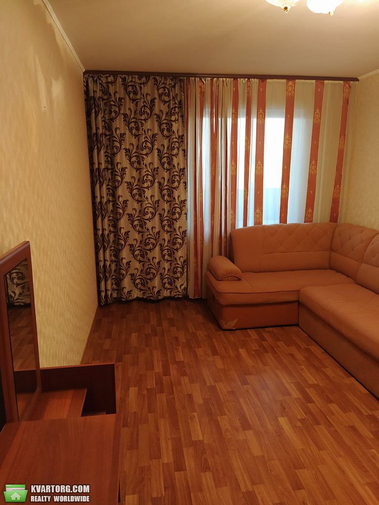Rent out 3-room apartment. Киев,  Радунская — photo 1