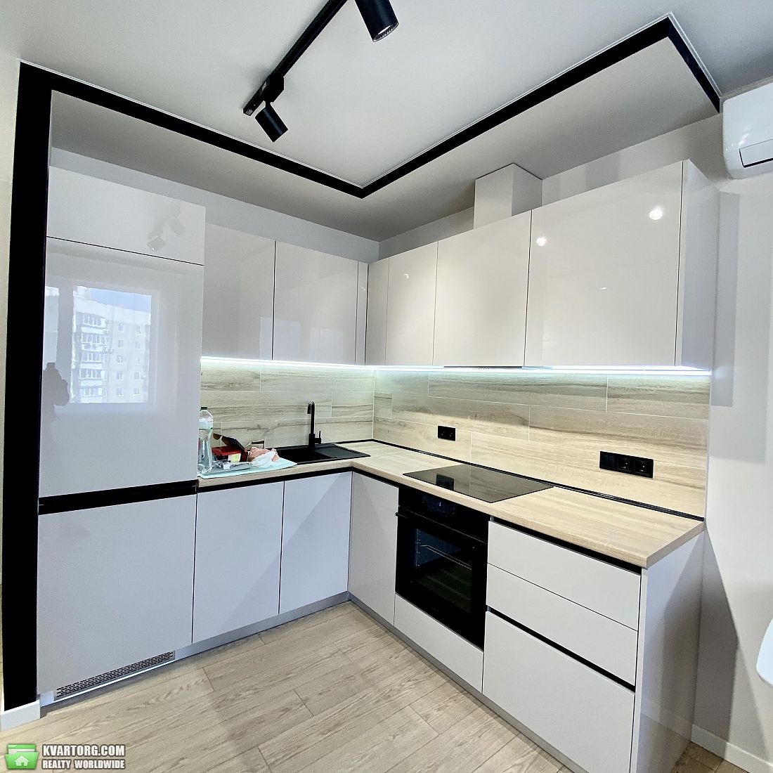 Sell 1-room apartment. Киев,  Новомостицкая — photo 1