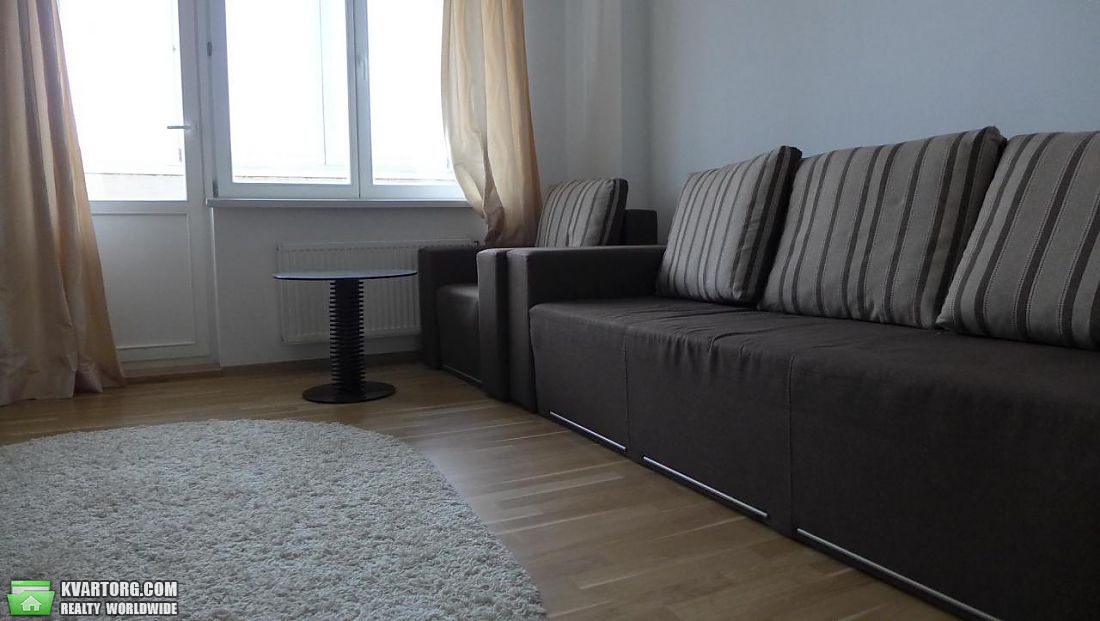 Rent out 3-room apartment. Киев, Гонты — photo 1