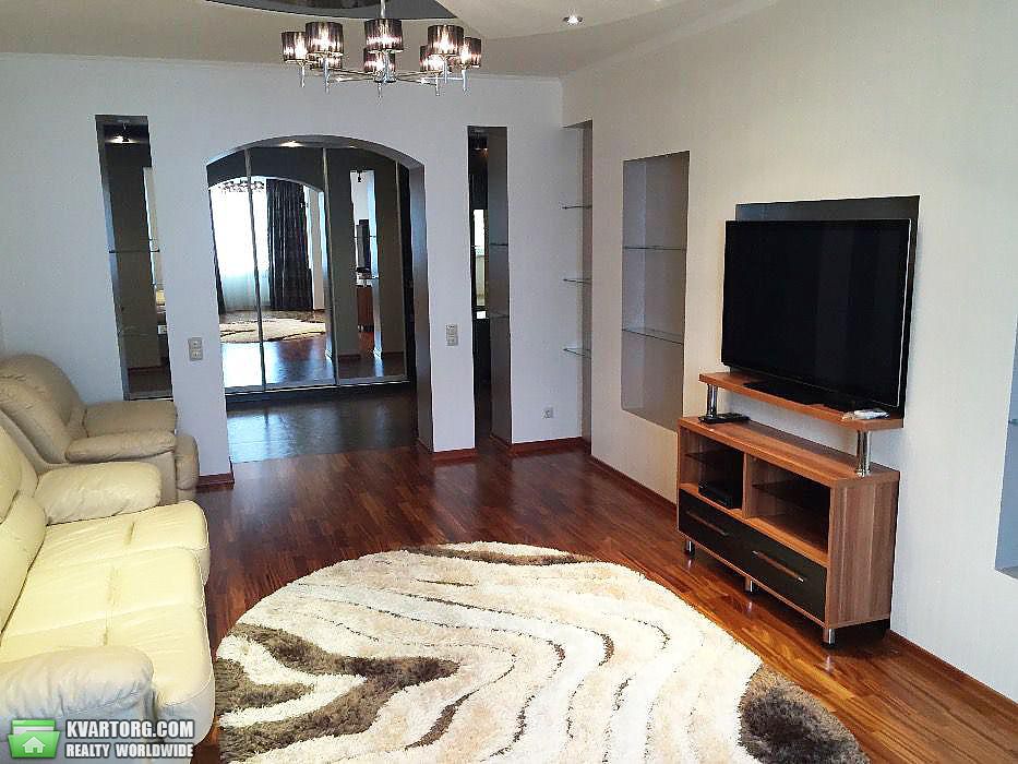 Rent out 3-room apartment. Киев,  Салютная — photo 2