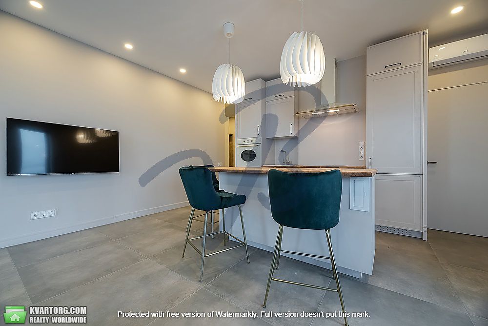 Rent out 2-room apartment. Киев, Набережно Рибальский — photo 1