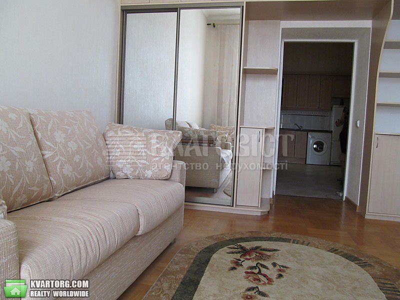 Rent out 1-room apartment. Киев,  Владимирская — photo 1