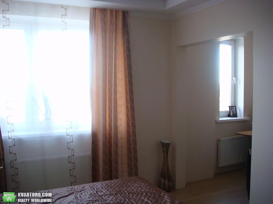 Rent out 3-room apartment. Киев,  Львовская — photo 4