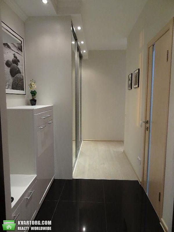 Rent out 2-room apartment. Киев,  Бажана — photo 4