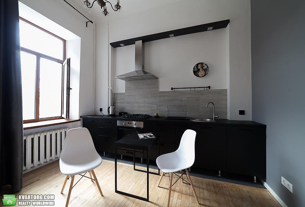 Rent out 1-room apartment. Киев,  Почайнинская — photo 1