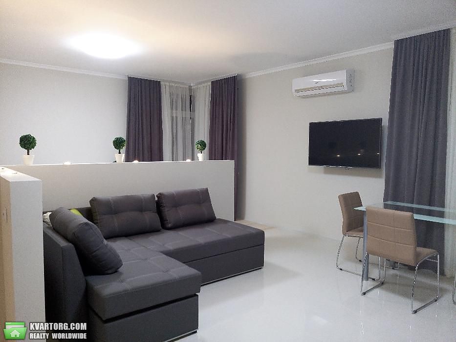 Rent out 2-room apartment. Киев,  Чавдар — photo 2