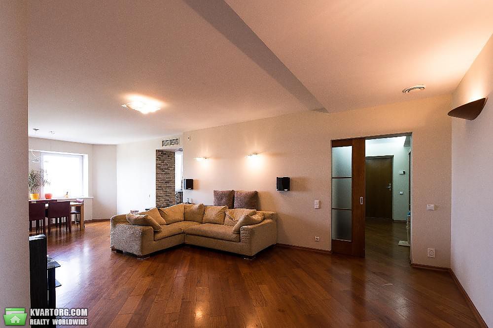 Rent out 4-room apartment. Киев,  Клиническая — photo 1