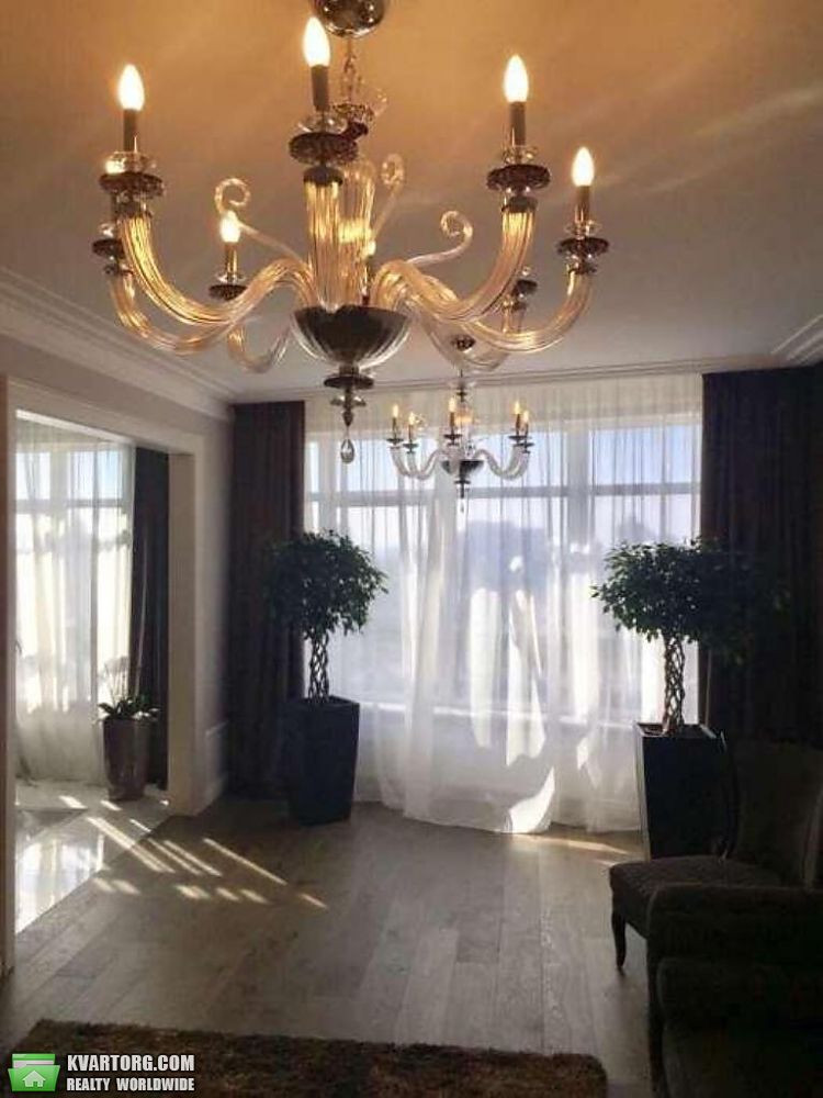 Rent out 3-room apartment. Киев,  Кловский спуск — photo 1