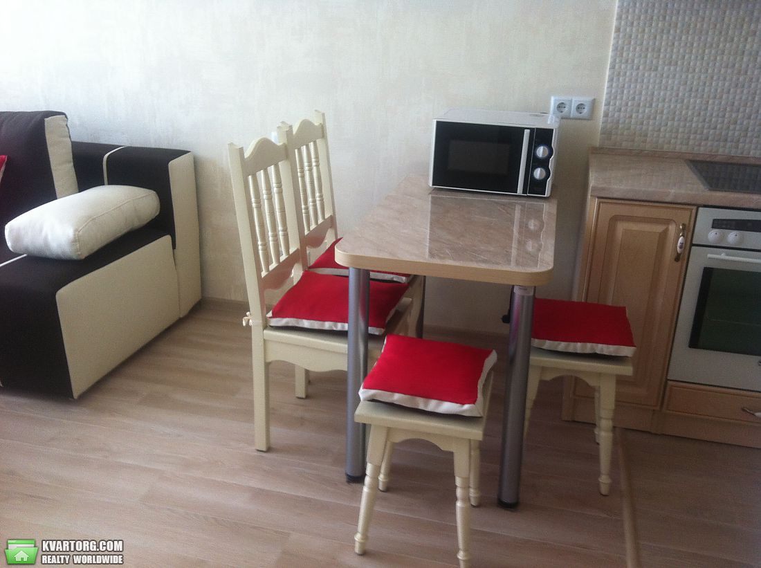 Rent out 1-room apartment. Киев,  Златоустовская — photo 1