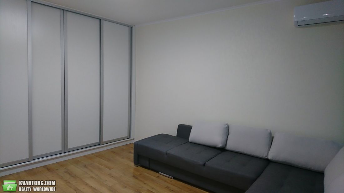Rent out 1-room apartment. Киев, Жмеринская — photo 6
