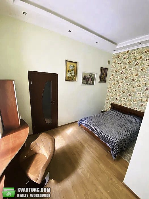Rent out 1-room apartment. Львов, Валова — photo 3