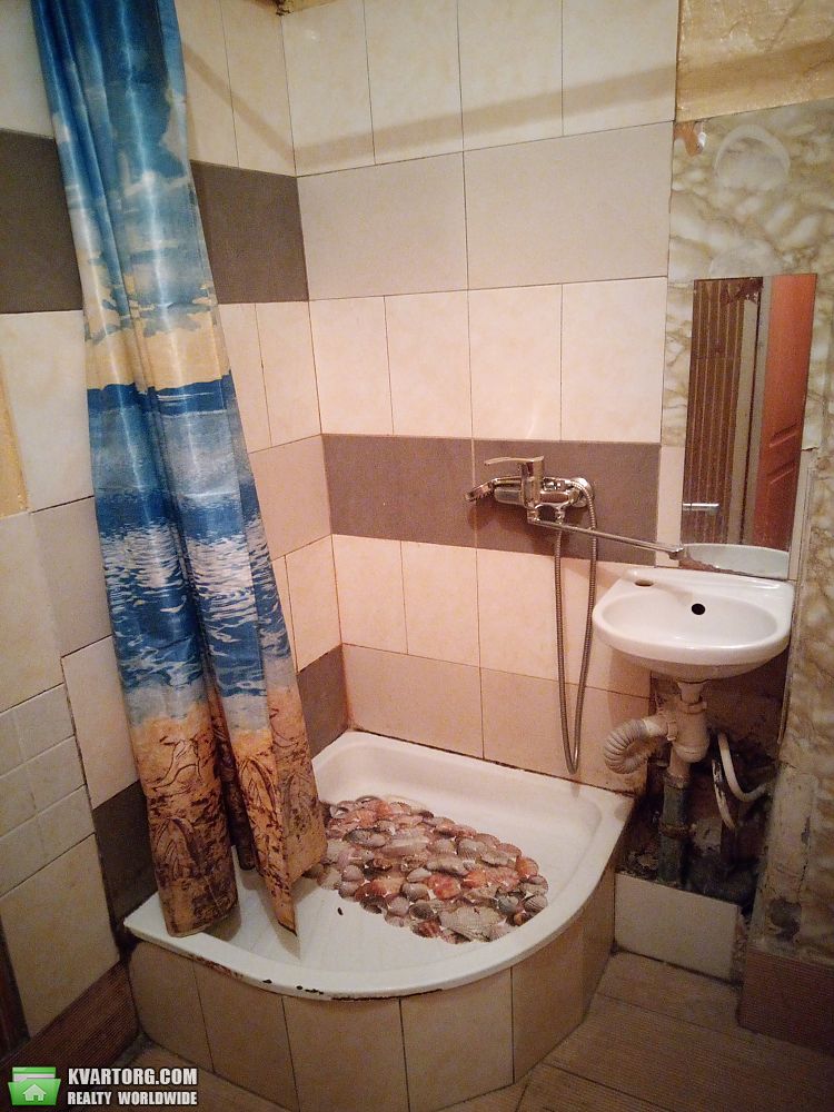 Rent out 2-room apartment. Киев, Соломенская — photo 8