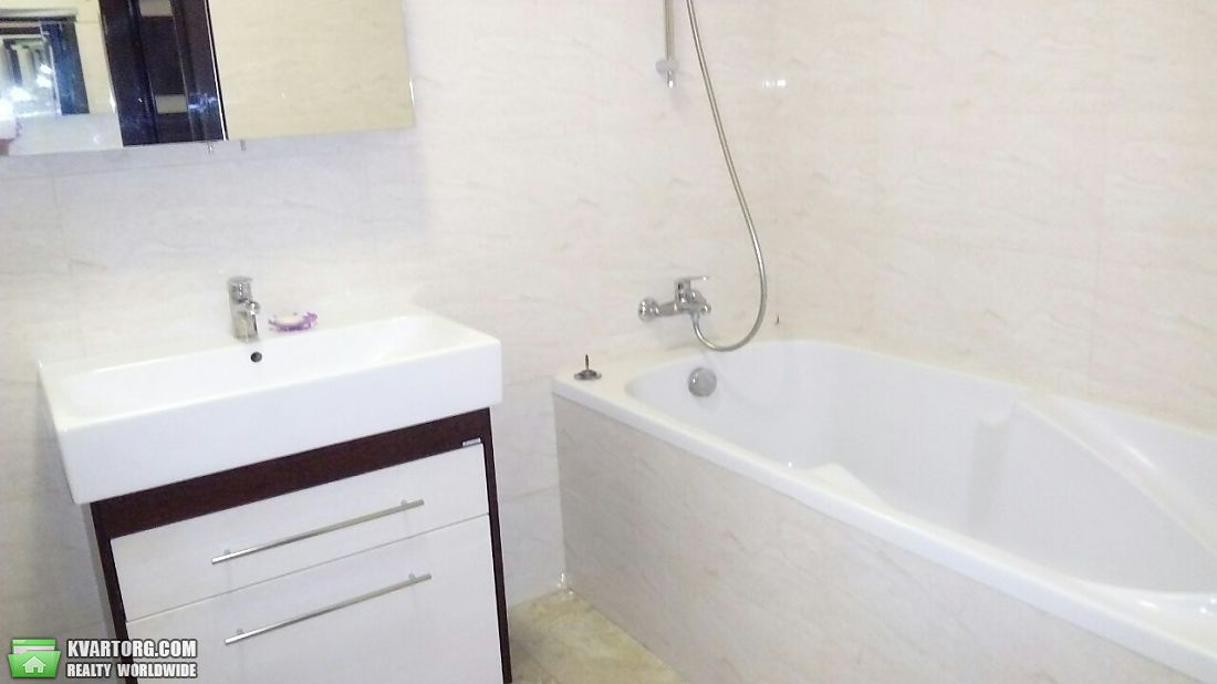 Rent out 2-room apartment. Киев, Щорса — photo 10