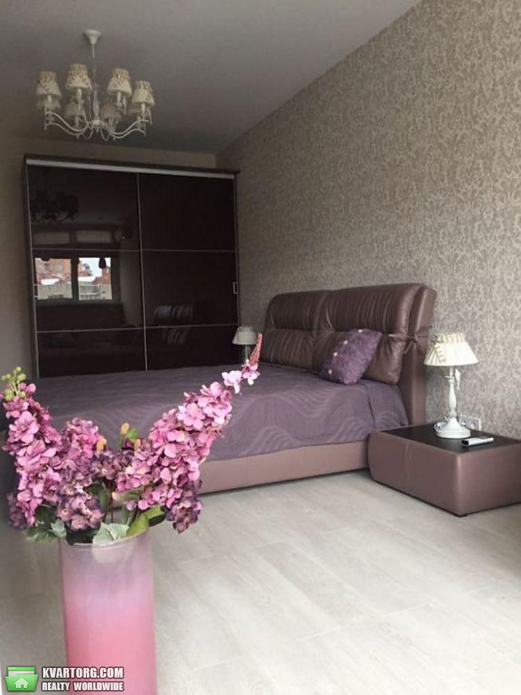 Rent out 2-room apartment. Киев,  Черновола — photo 3