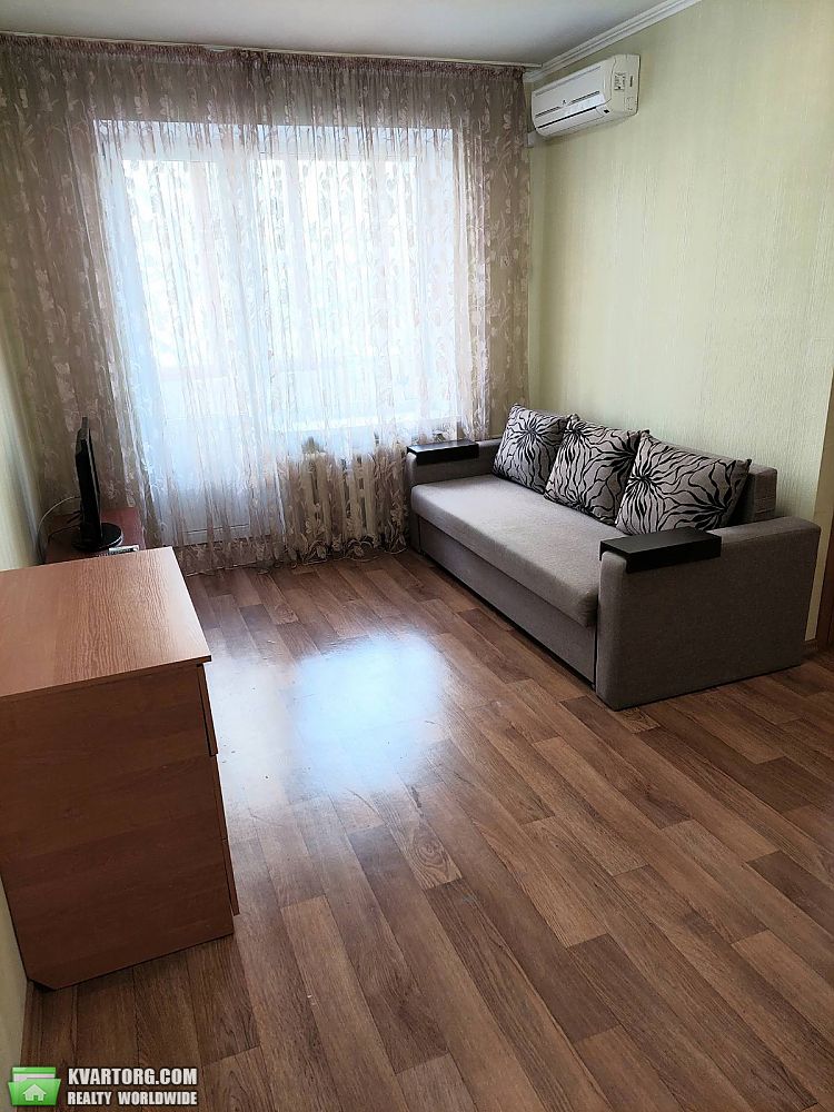 Rent out 1-room apartment. Киев, Марии Примаченко — photo 1