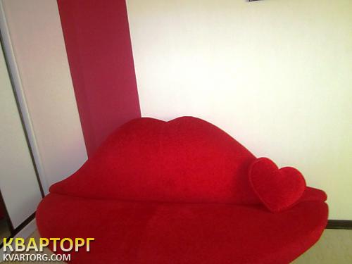 Rent out 2-room apartment. Киев,  Овручская — photo 2