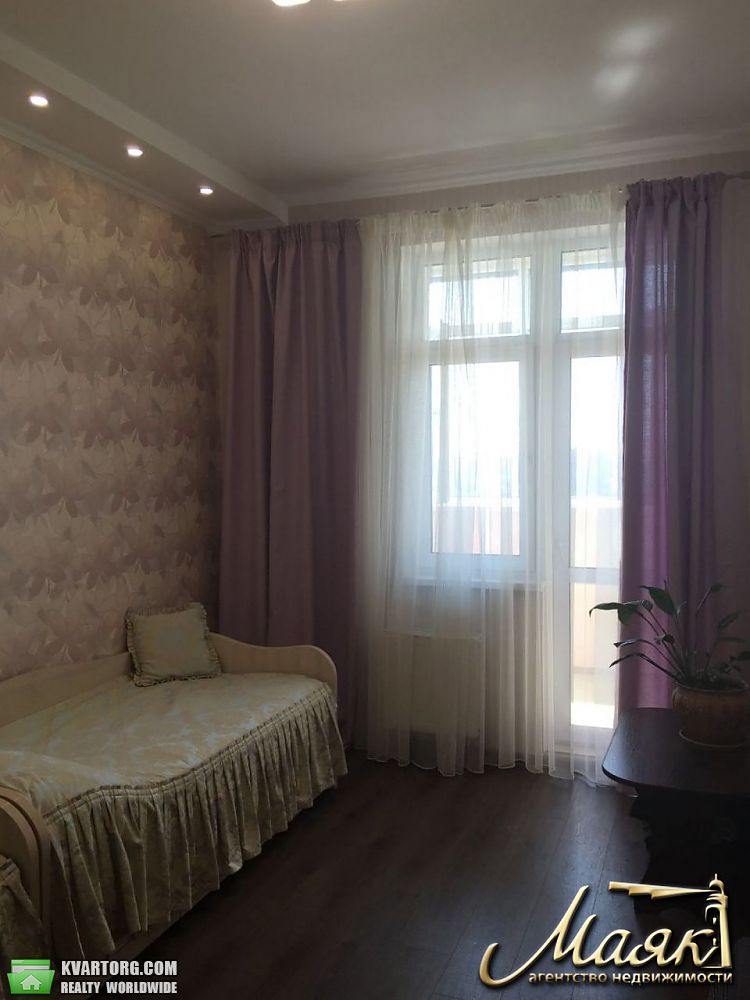 Sell 2-room apartment. Киев,  Щорса — photo 3