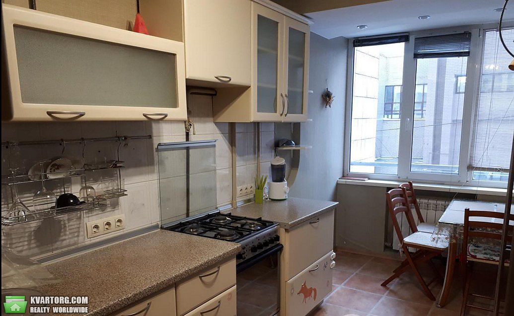Rent out 3-room apartment. Киев,  Тургеневская — photo 1