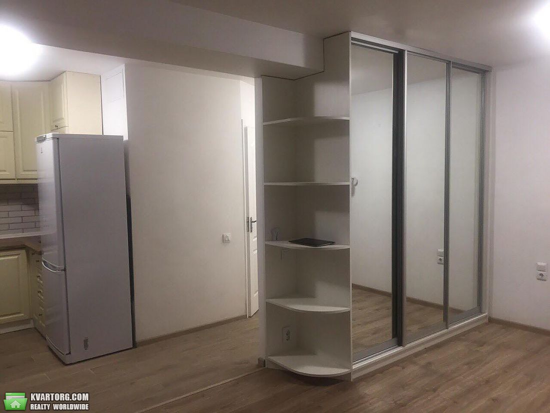 Sell 1-room apartment. Киев,  Соломенская — photo 2