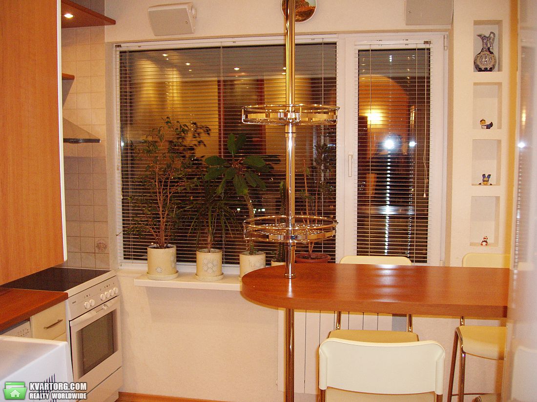 Rent out 3-room apartment. Киев, Озерная — photo 1