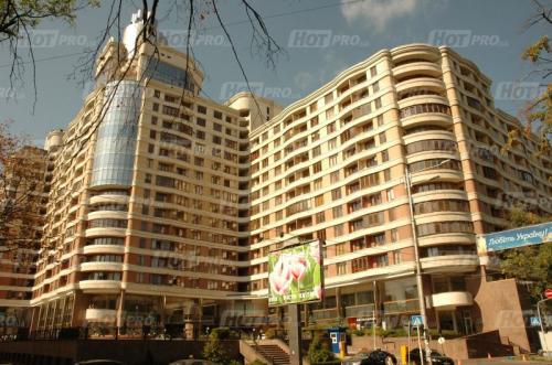 Rent out office. Киев, Жилянская — photo 1