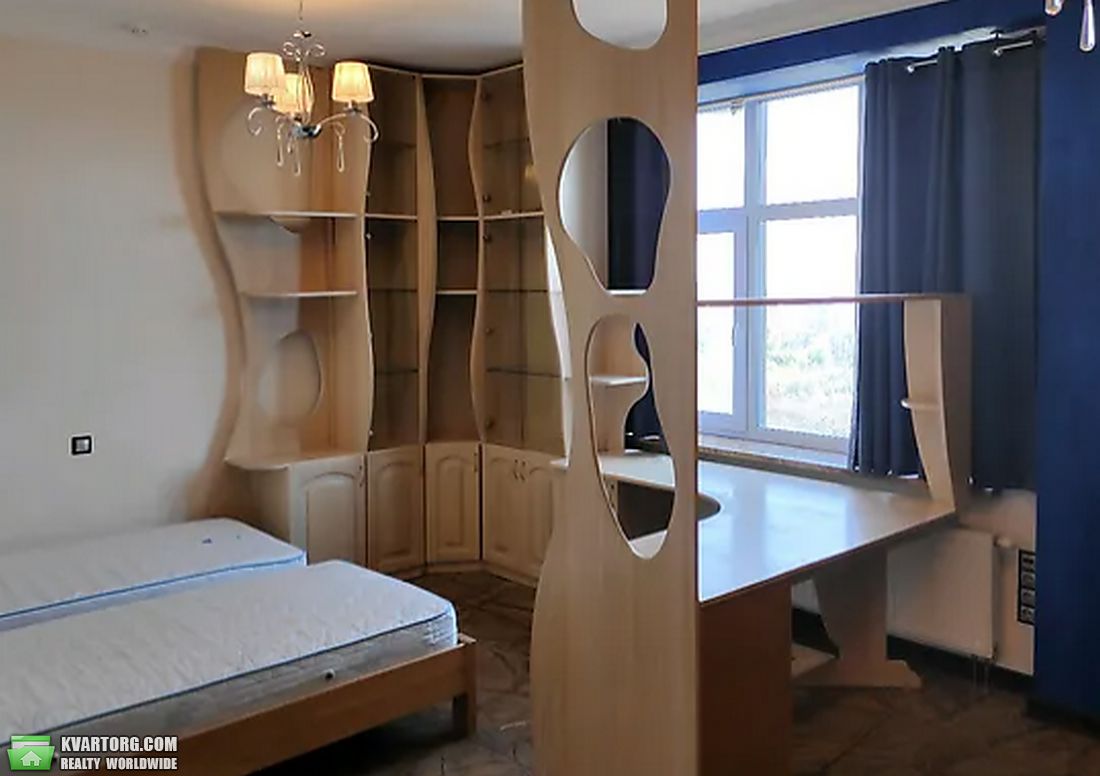 Rent out 3-room apartment. Киев,  Соломенская — photo 3
