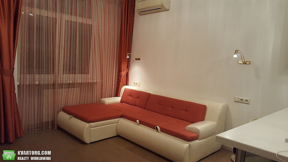 Rent out 1-room apartment. Киев, Жилянская — photo 5