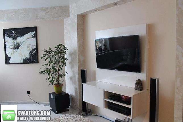 Rent out 3-room apartment. Киев,  Вышгородская — photo 1