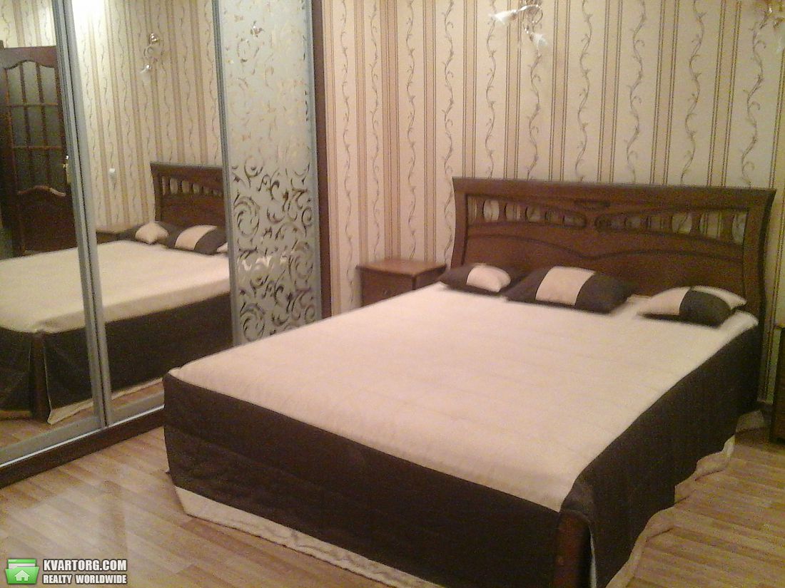 Rent out 2-room apartment. Киев,  Курская — photo 2