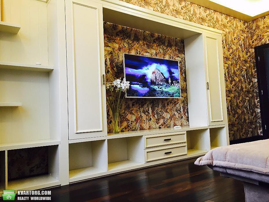 Rent out 2-room apartment. Киев,  Белорусская — photo 1