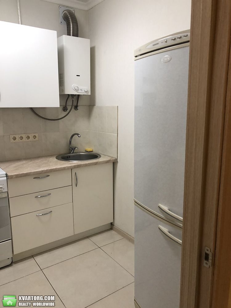 Rent out 1-room apartment. Киев,  Набережно-Луговая — photo 4
