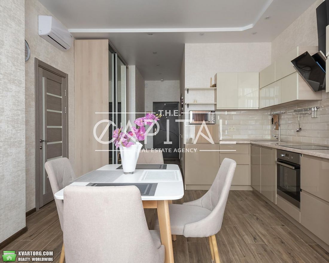 Rent out 2-room apartment. Киев, Евгения Коновальца — photo 10
