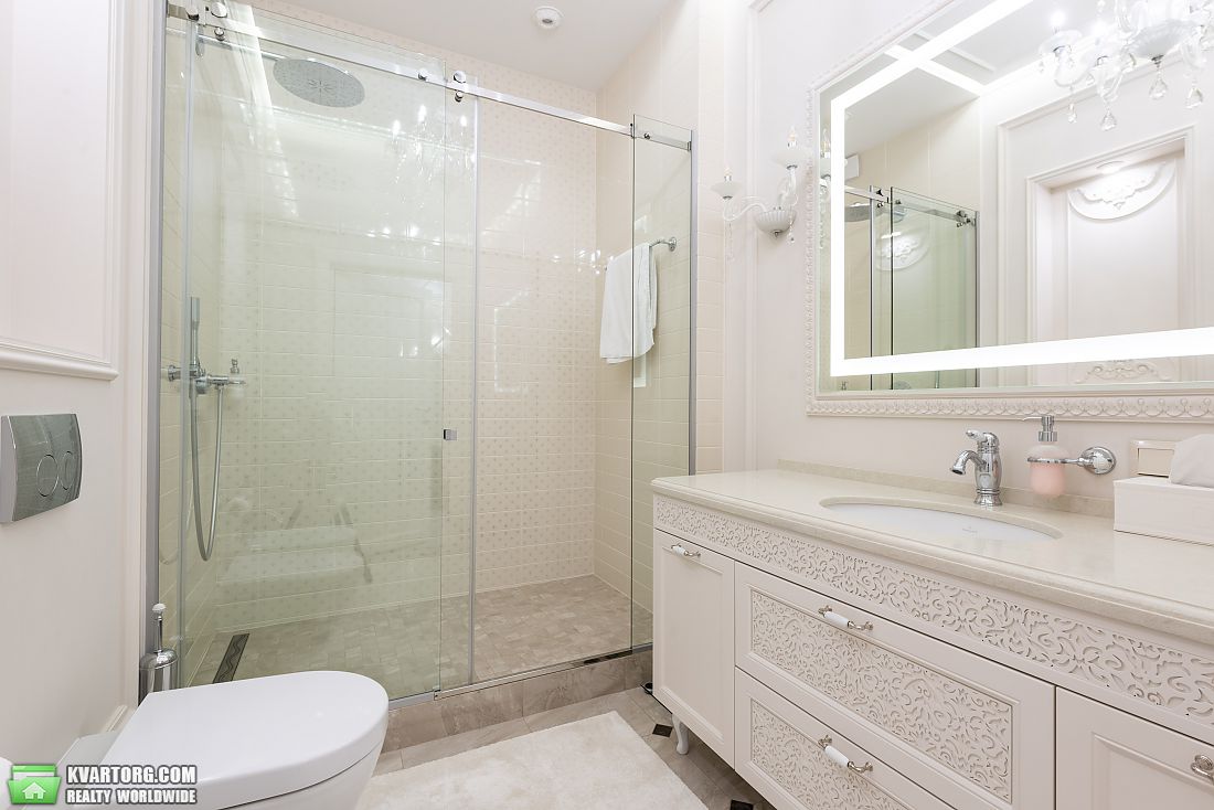 Rent out 4-room apartment. Киев, Драгомирова ул. — photo 4