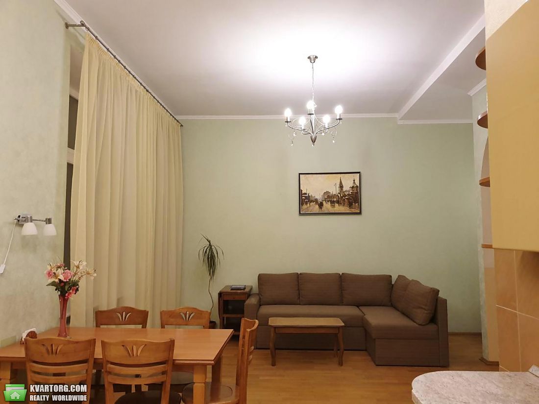 Rent out 4-room apartment. Киев,  Десятинная — photo 1