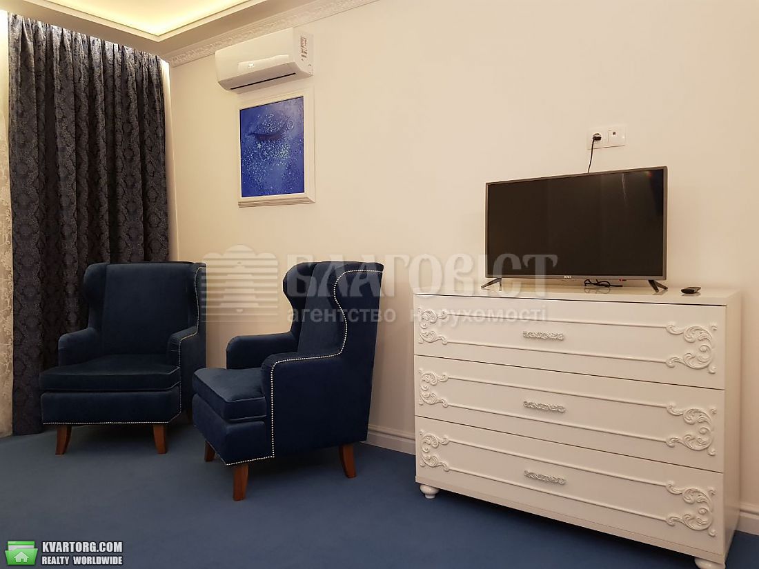 Rent out 2-room apartment. Киев,  Белорусская — photo 1