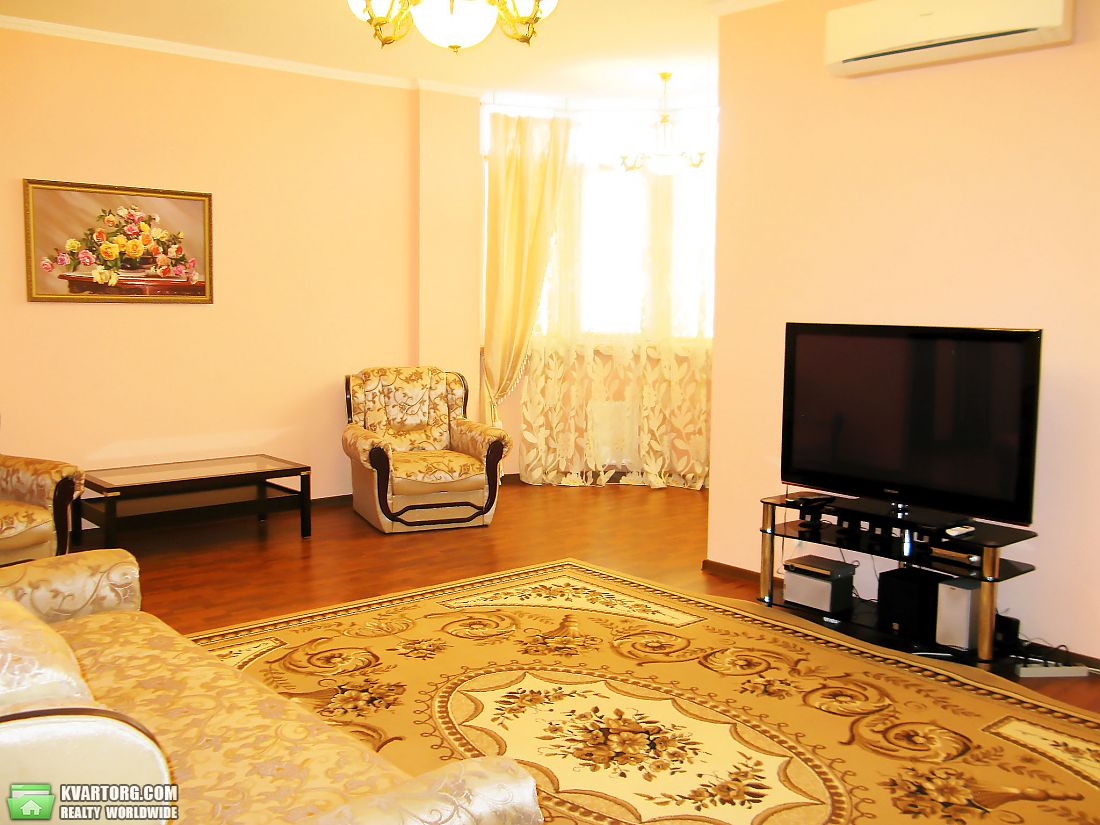 Rent out 3-room apartment. Киев,  Черновола — photo 1