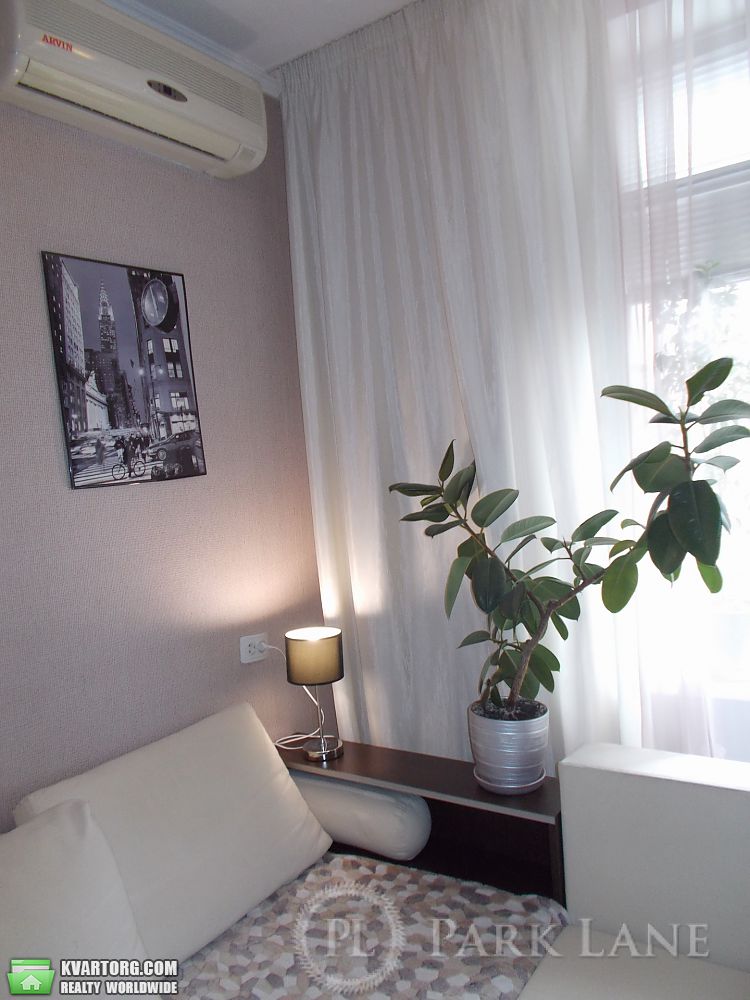 Sell 2-room apartment. Киев,  Волынская — photo 1