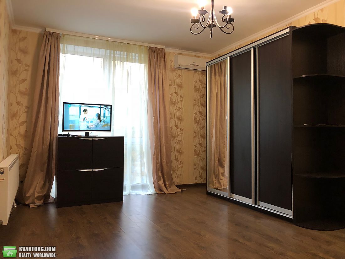 Rent out 1-room apartment. Киев, печерская — photo 2