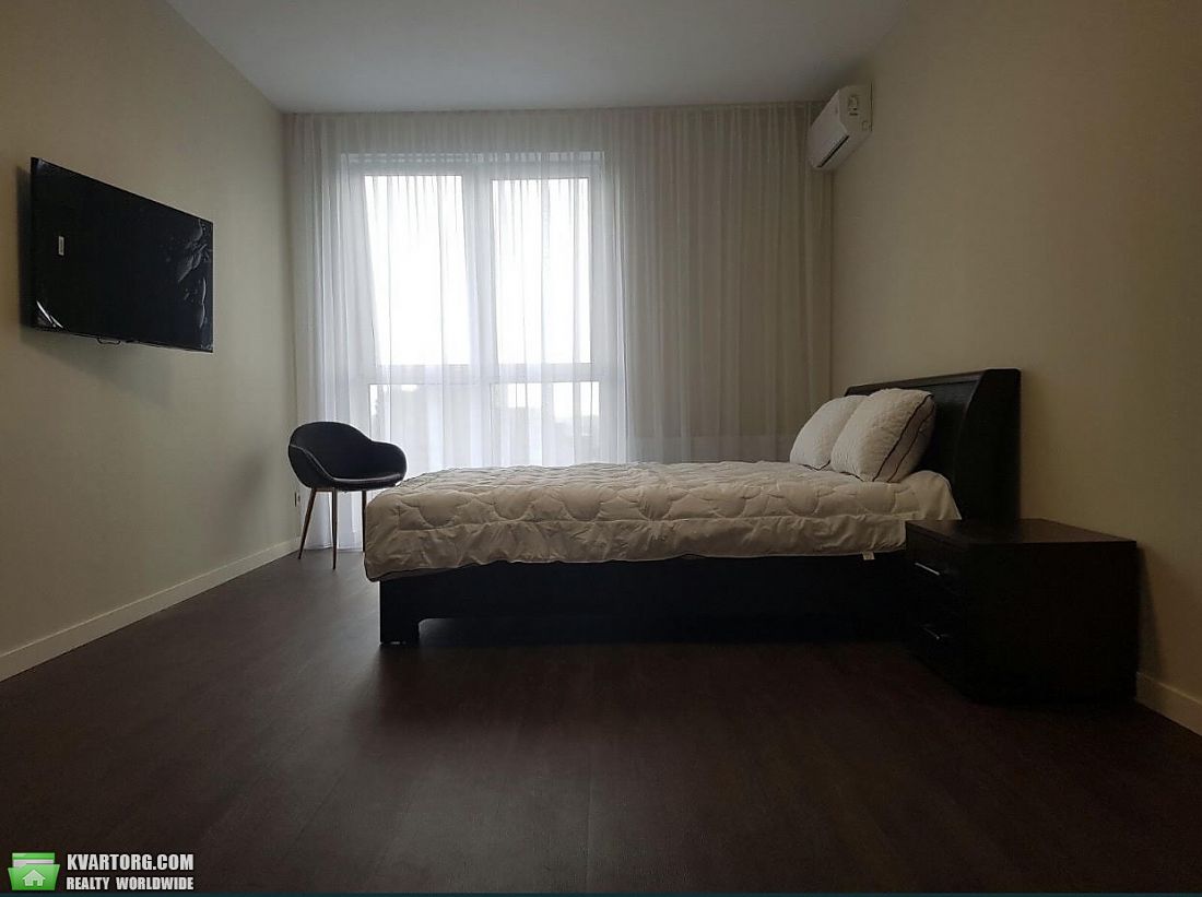 Rent out 1-room apartment. Киев, Валерия Лобановского — photo 1