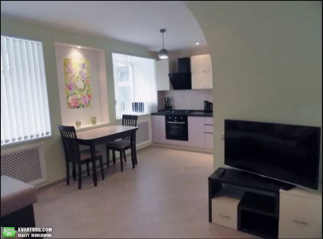 Rent out 2-room apartment. Киев,  Шелковичная — photo 1