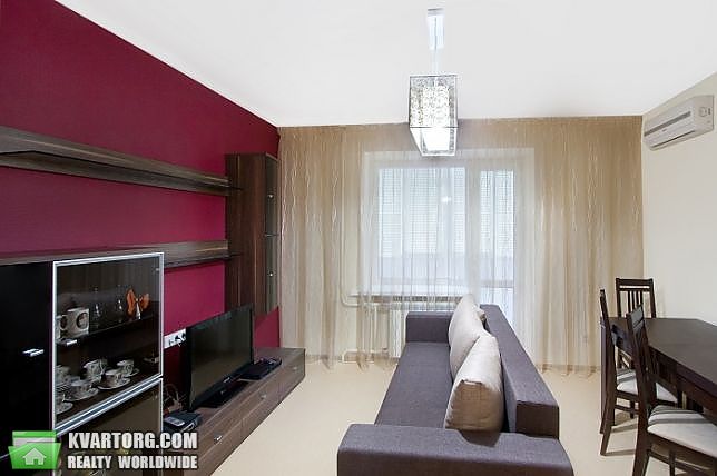 Rent out 3-room apartment. Киев,  Салютная — photo 1
