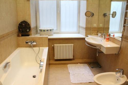 Rent out 2-room apartment. Одесса, Екатеринеская пл. — photo 5
