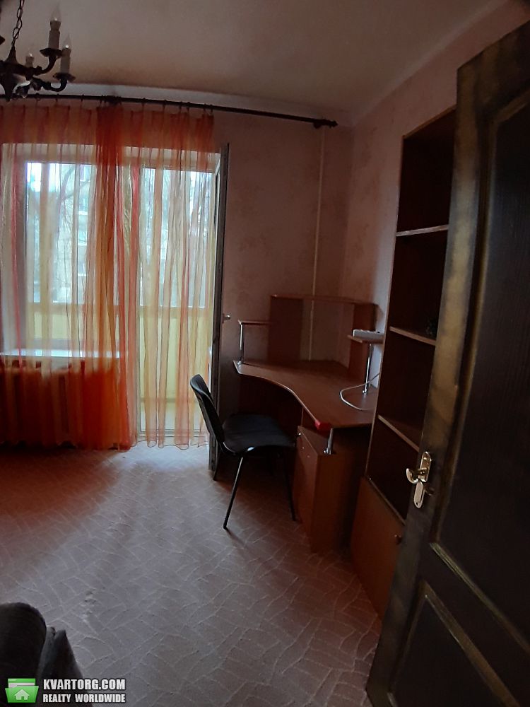 Rent out 3-room apartment. Киев, В.Василевской угол Ярмолы — photo 2