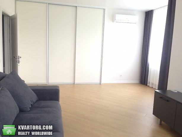 Rent out 2-room apartment. Киев,  Комарова — photo 2