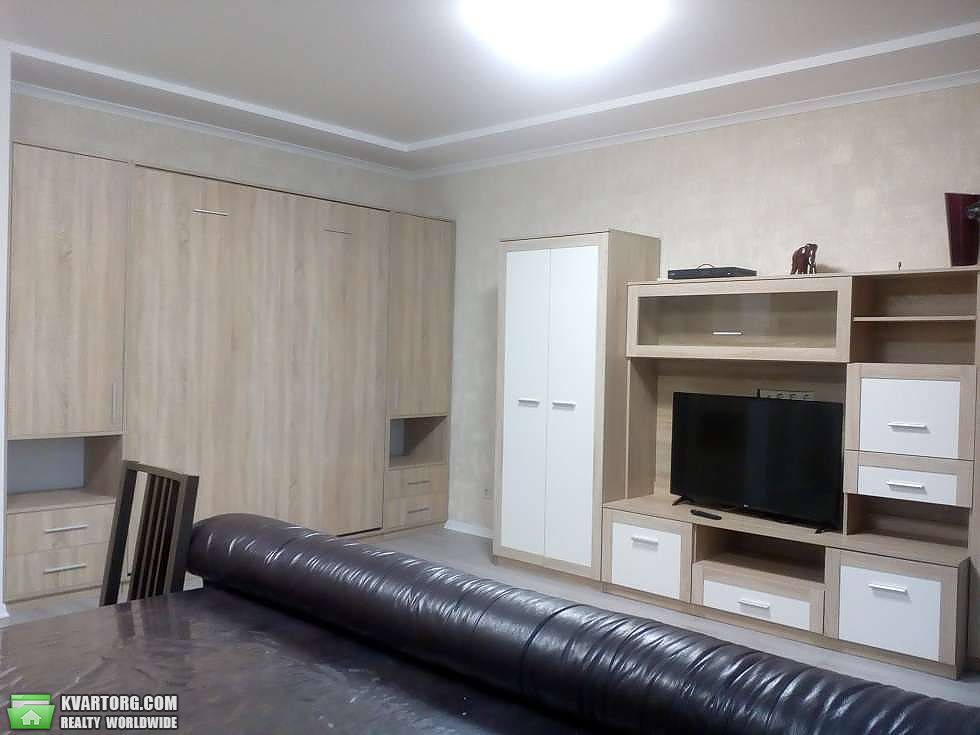 Rent out 1-room apartment. Киев, Регенераторная — photo 5